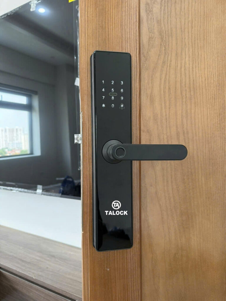 Hình ảnh khoá thông minh Talock DG101 lắp đặt thực tế